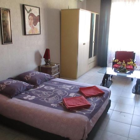 Chez Brigitte Guesthouse Ницца Экстерьер фото