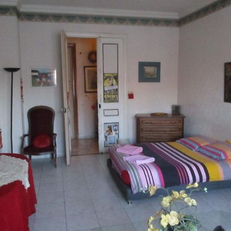 Chez Brigitte Guesthouse Ницца Экстерьер фото