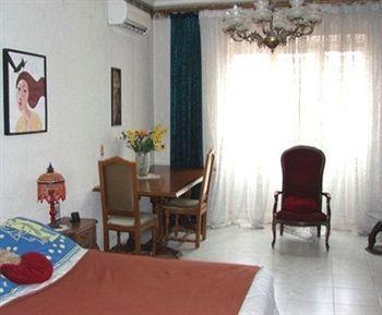 Chez Brigitte Guesthouse Ницца Экстерьер фото